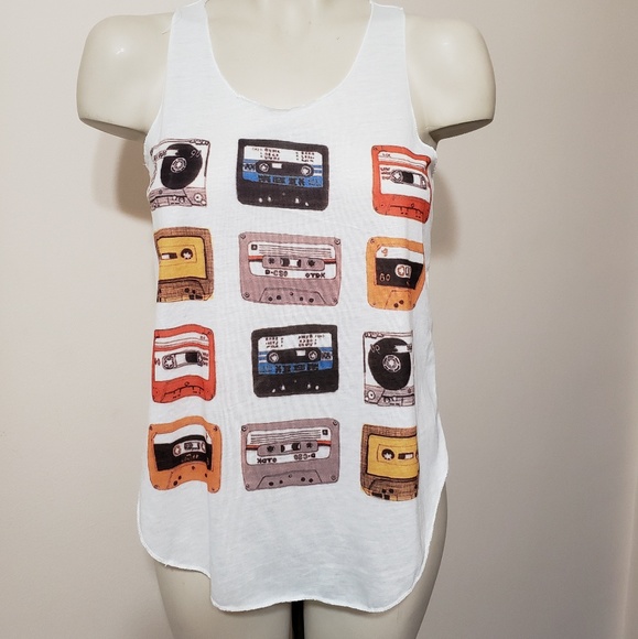 L.A Soul Tops - 🎶Retro looking white tank top